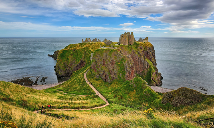 Family Vacation Ideas with Teenagers - Dunnottar Castle 