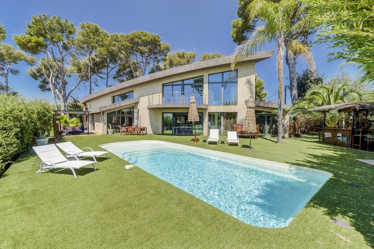 Villa Des Caraibes, Cannes | Oliver's Travels