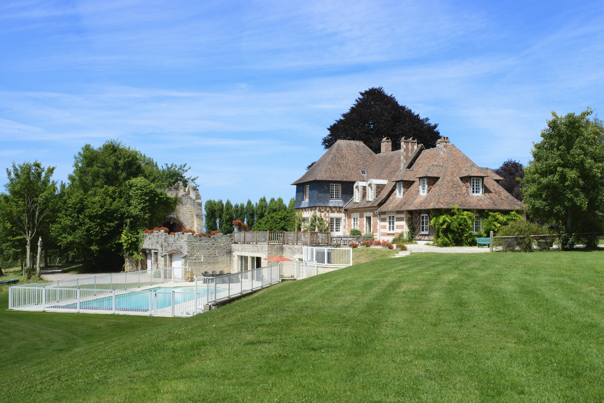 7 bed villa SW France, heated secure pool, Bordeaux / Bergerac